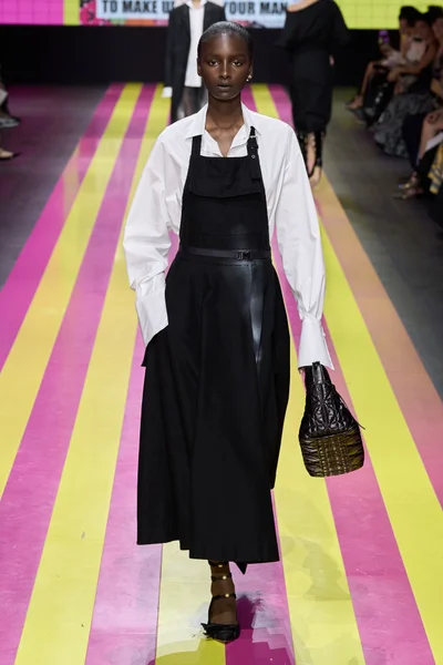 Look 19